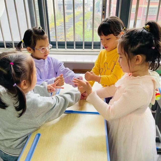 人类幼崽成长记：吃饭收拾样样行