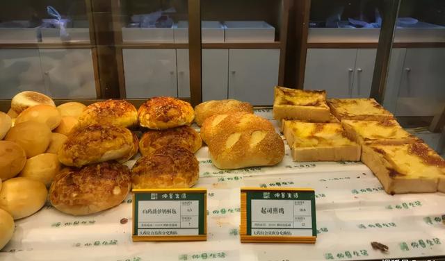 蜜雪冰城烩面、肯德基胡辣汤、张仲景咖啡，花式跨界的逻辑是什么