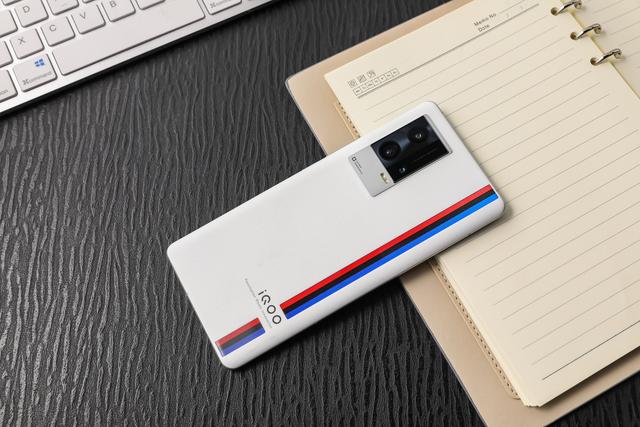 iQOO9 Pro乘胜追击，18+1TB运存，5500mAh大电池，配置很勾魂
