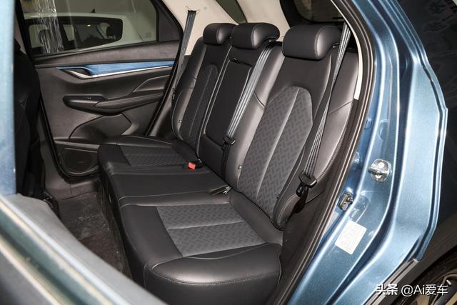 605公里续航，高品质家用快充SUV，都养得起，实拍长安CS55 E-Rock