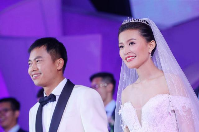 从600元到600亿：车建新创业成功，离不开他家的“三朵金花”