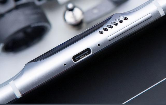 从5299元跌至3499元，18GB+256GB，从高端市场跌至中端市场