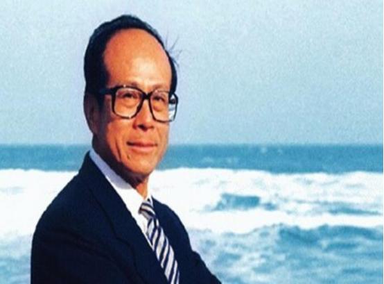 买下半个英国后，李嘉诚又要回来，他嗅到什么了？
