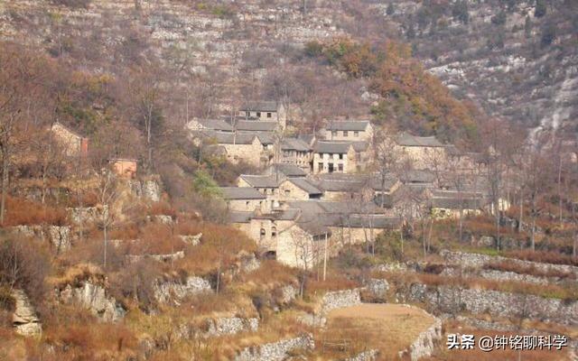 封门村真实灵异事件:中国第一鬼村“封门村”有多神秘？主播夜闯鬼村，晚上又报警求救