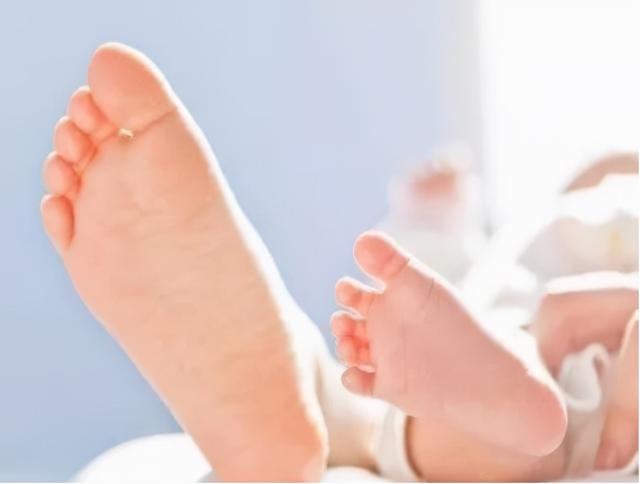 内八字、外八字孩子脚型正常不正常，家长可以这么判断