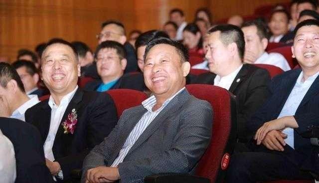 哈尔滨小伙，扫大街扫出200亿的上市公司，年营收43亿，凭啥？