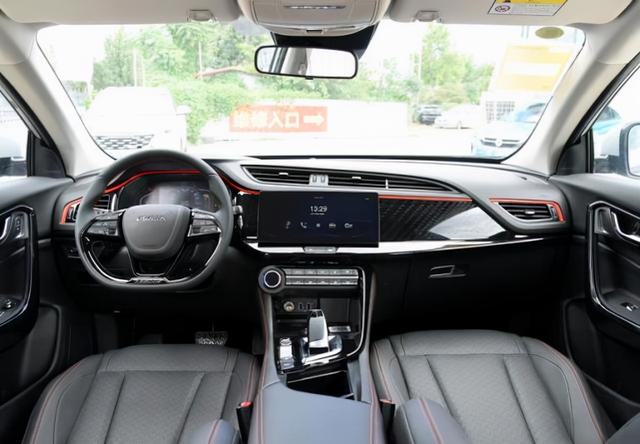 全新SUV，5G技术+190马力+四轮独悬，中配12万，带你看AX7马赫版