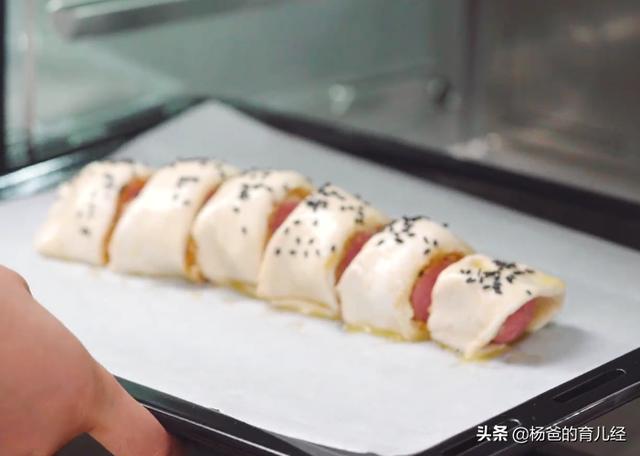 美味好吃的肉松火腿酥皮卷，鲜香营养，烹饪易上手，孩子特别喜欢