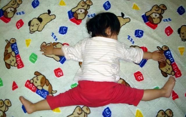 有种“热”叫孩子爱踢被子，其实不止热，娃有“苦衷”妈妈不知