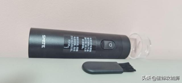 新一代程序员也可以很精致，须眉便携剃须刀T3评测，小巧易携带