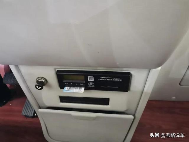 中巴车也可以很豪华——比亚迪C6纯电动客车