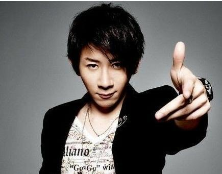 王力宏李云迪春晚:时隔8年刘谦再回应“找力宏”事件，风水轮流转真的好讽刺
