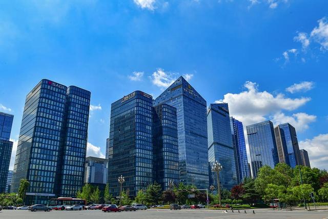 四川十大城市大洗牌：成都稳居首位，绵阳宜宾跻身四强