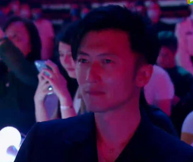 谢霆锋与王菲：80后爱上60后，爱情跨越20年，孩子分别扔给前任