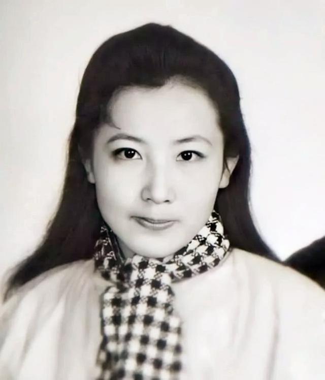 劳荣枝就这样写好了结局，从女教师堕落成女魔头，她该怪谁呢？