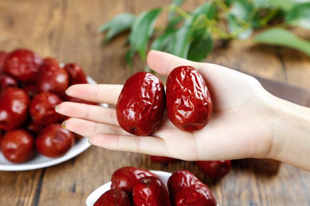 更年期最怕秋燥，容易失眠抑郁，三个“零食”送给你，有效调理