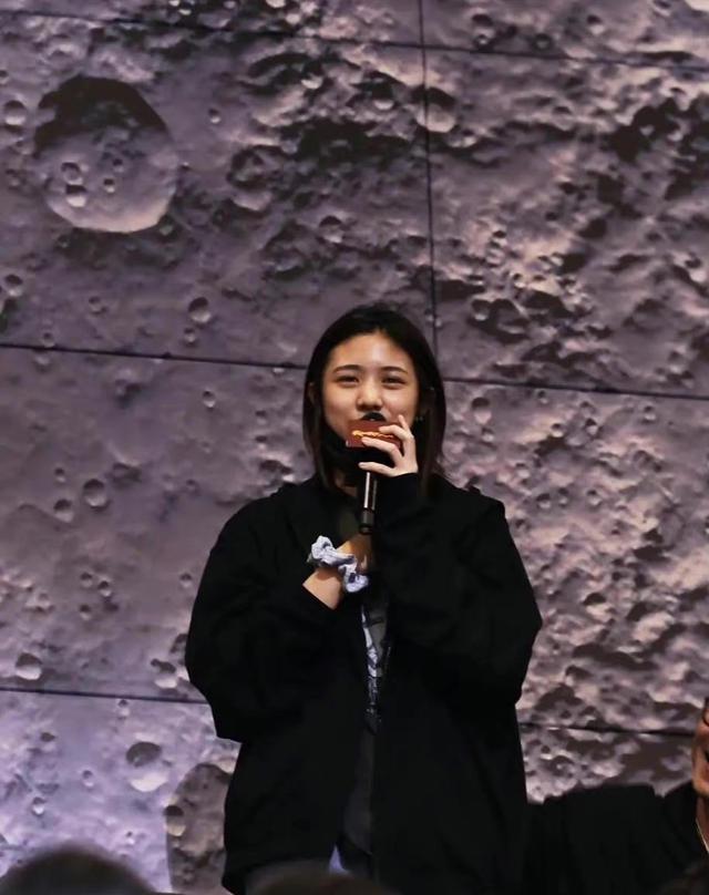 放弃撒贝宁又如何，嫁皮裤汪抚养继女，章子怡照样活成人生赢家