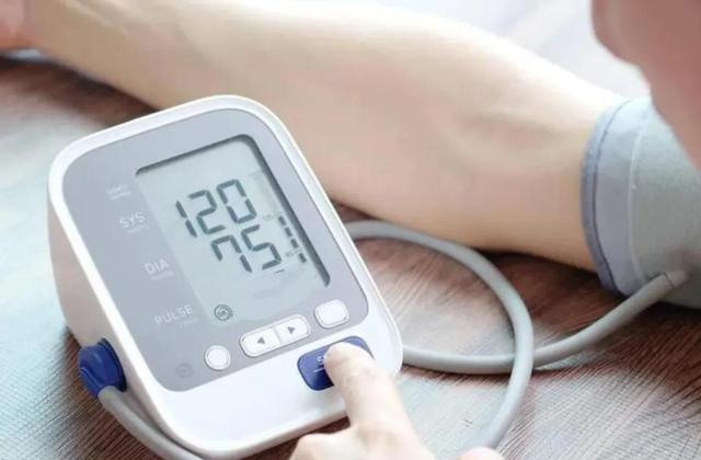 血压高不要怕，牢记早起三不要，饭后三不急，助你血压平稳更健康