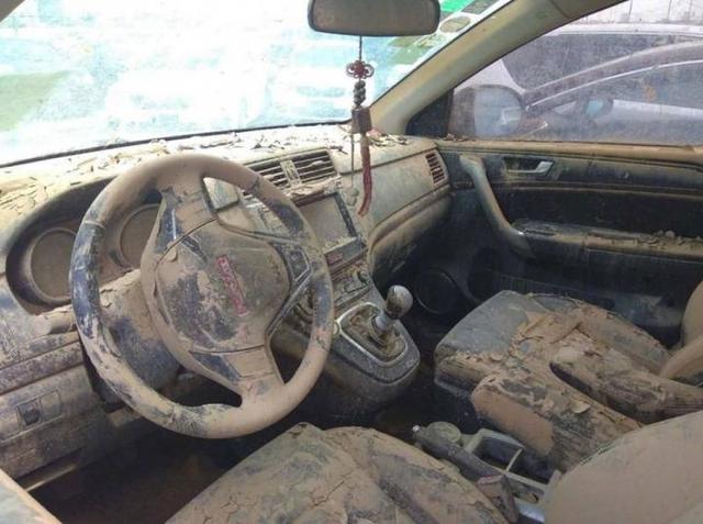 泡水Model  3只卖7.5万？特斯拉也是绝了，一招就让它卖不出去