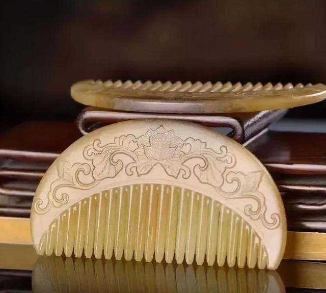 进入秋天之后，为何更容易掉头发？若能做到这4点，或可有所帮助