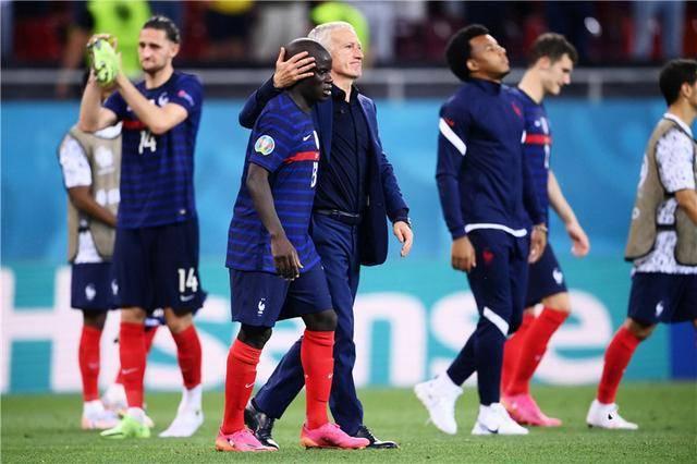 法国7：8瑞士！球迷一席话揭秘球队欧洲出局真因，一语中的