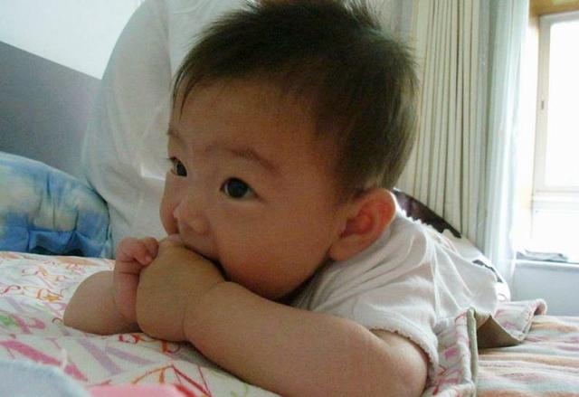 家有6个月宝宝，在养育方面要牢记“2增2减2监控”，宝宝更健康