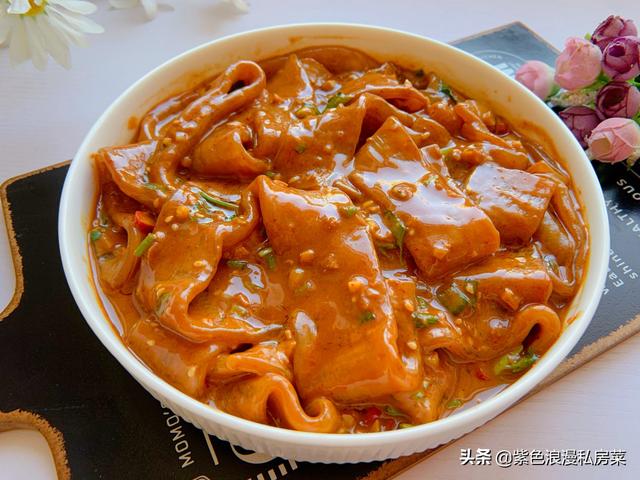 孩子最近迷上这道早餐，酸辣开胃，每一口都裹满酱汁，香到舔碗底