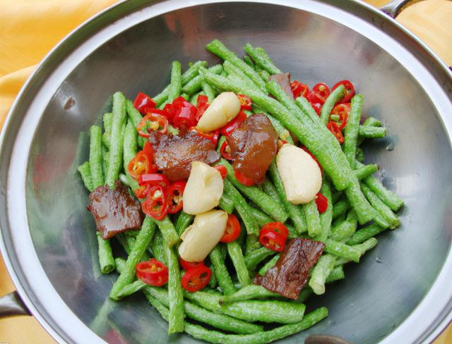 这4种蔬菜含“大量农药”，农残很难清理掉，大部分人经常买来吃