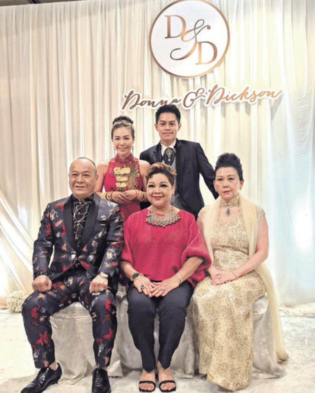 恭喜！67岁“大佬B”风光嫁女，婚礼众星云集，新娘手戴6对龙凤镯