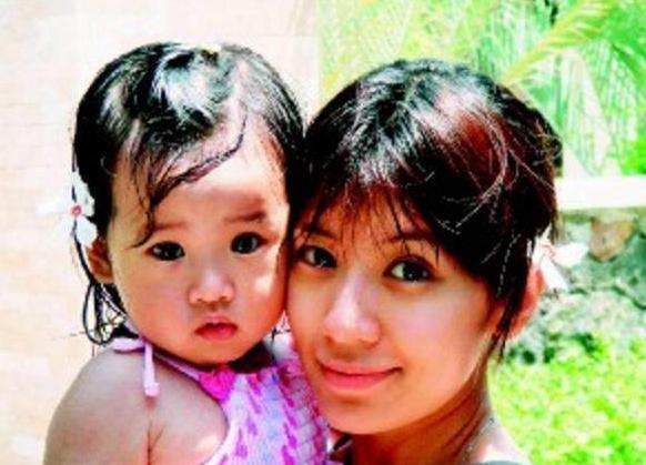 孙志浩:贾静雯女儿过16岁生日，生父孙志浩与后妈出镜，吻其脸颊显亲密