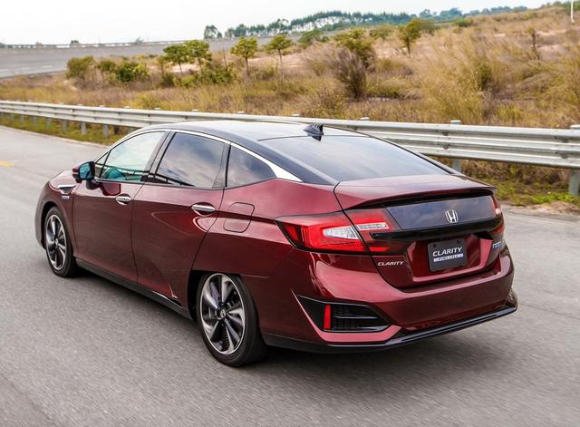 本田首款氢能源汽车，车长5米轴距2米7，充氢3分钟续航750km