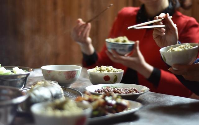 饮食不健康会影响寿命，罪魁祸首不仅是油和盐，还有这5大习惯