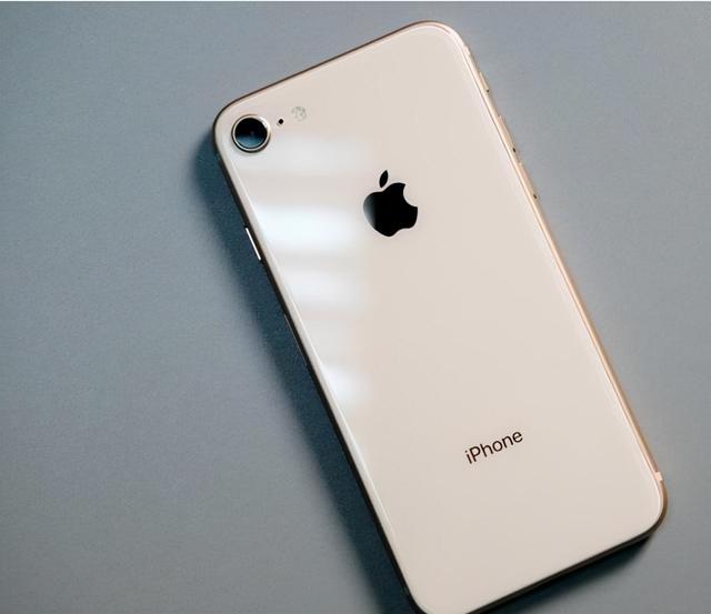 4.7英寸LCD屏幕，iPhoneSE明年迭代，3K价位段你愿意买吗？