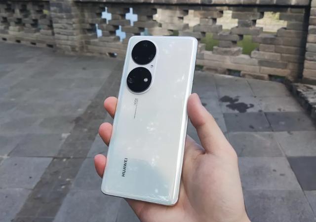 一千多和五千多的手机，根本区别在哪里？是在交智商税吗？