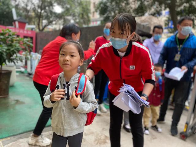 金水一幼中、大班开学第一天掠影