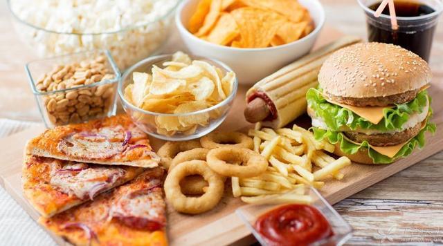 “垃圾食品”清单已列出，燕麦也上榜，榜首是很多年轻人的最爱