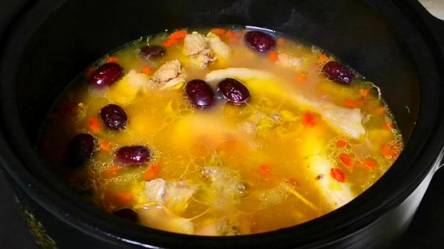 霜降过后，不懂吃就亏了，多给家人喝这5道汤，滋补强身不怕冷