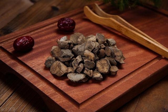 腰膝酸软无力？一剂独活寄生汤，补肝肾、强筋骨，还可气血双补