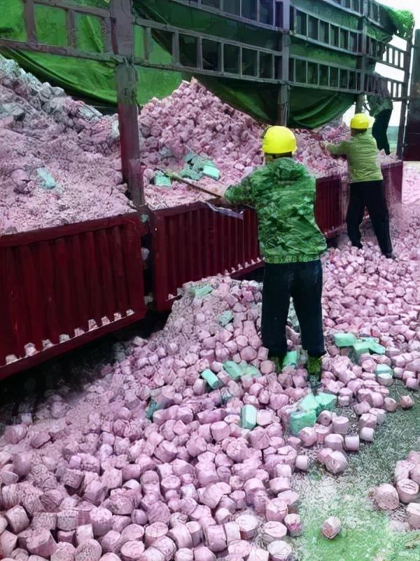 奢侈的美国“百万农场”，用美钞做肥料，美元霸权的一个极端表现