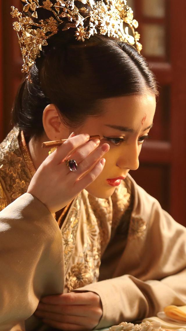 迪丽热巴老公是谁呀:“顶流小花”迪丽热巴的迷离情史，和她生命中的6个男人