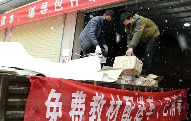 天天被人白嫖，还年入千亿！最佛系老字号，凭啥干翻网红店？