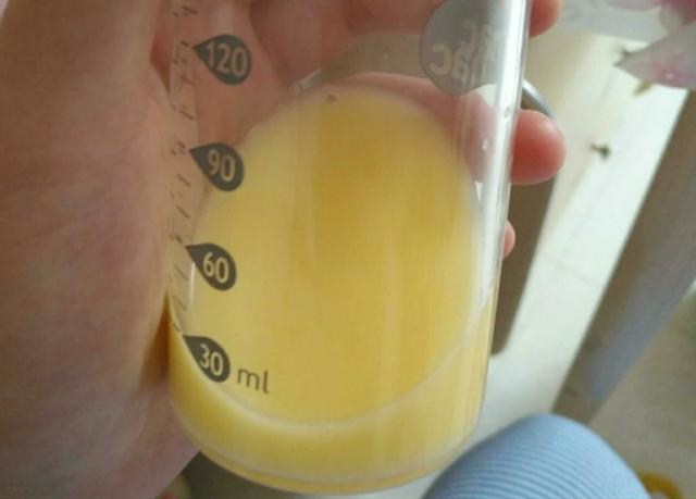 初乳对新生儿来说堪比“金子”，如此珍贵的口粮，宝妈宝爸了解吗