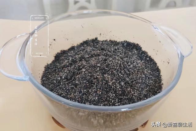 秋季，该吃的不是核桃而是它，钙含量极高，炒一炒嚼着吃真的好香