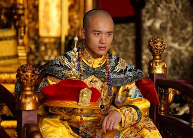 鳌拜手握重兵40万，却为何至死不肯造反？看看他背后的靠山