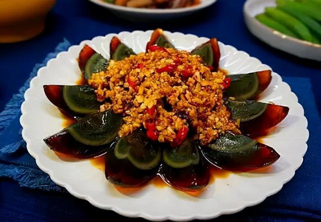 松花蛋上的 黑斑 是重金属残留吗 会危害健康吗 答案很简单 全网搜