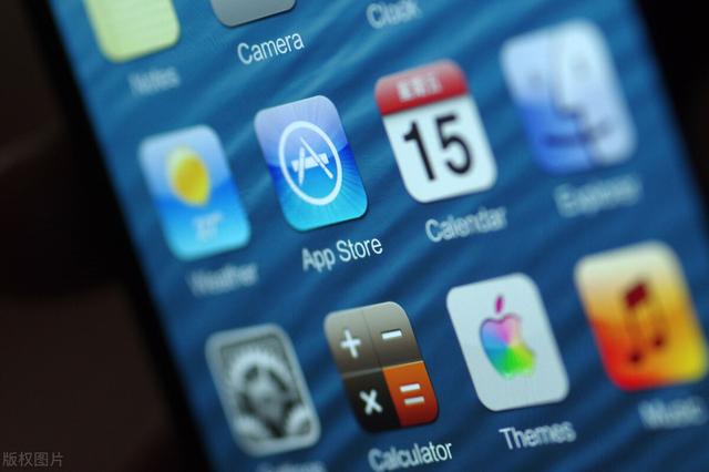 苹果又在预热iPhone 14了，外媒批库克侵犯用户隐私，还拿它做广告