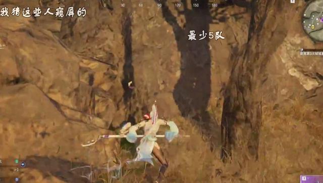 永劫无间搞笑瞬间：三人蹲房顶当老六，结果等来五队人