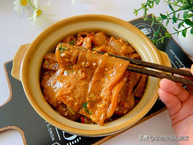 孩子最近迷上这道早餐，酸辣开胃，每一口都裹满酱汁，香到舔碗底