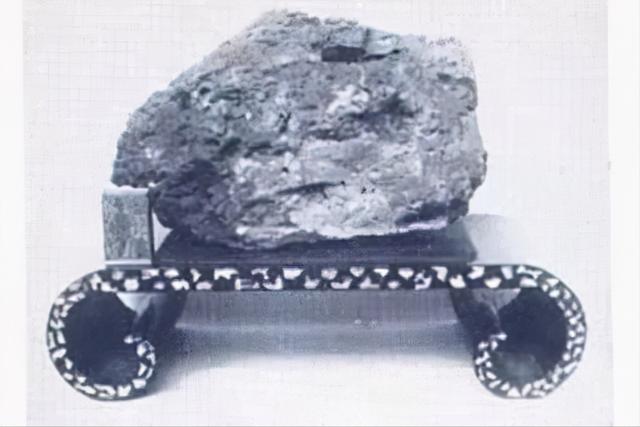 靠“鸟粪”暴富的国家，全民跑车成标配，结果矿挖完了全国傻眼了