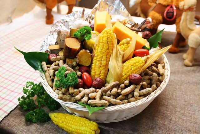 心脏不好，可能缺乏这4种营养元素，常吃这些食物或保护心脏健康